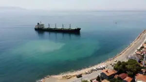 Tekirdağ’da karaya oturan yük gemisi 4 gün sonra kurtarıldı