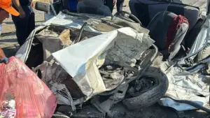 Uşak’ta otomobil kamyonla çarpıştı: Baba ve kızı hayatını kaybetti
