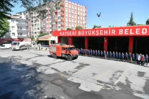 Manisa ve İzmir’deki yangınlara müdahale eden kahraman itfaiyeciler Kayseri’ye döndü