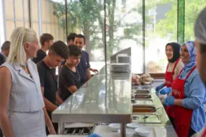 Kent Lokantasında vatandaşlarla bir araya geldi