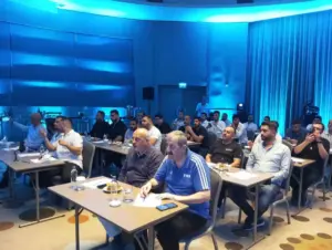 Adana Demirsporlu taraftarlardan “Yaşasın Demirspor” kampanyası