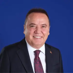 Böcek’ten belediye çalışanlarına: “Antalya için çalışmaya devam edin. Hiçbir eksik bırakmayın”